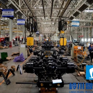 自卸车生产流水线