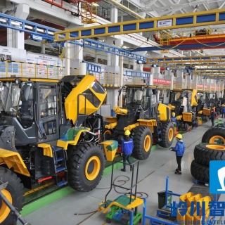 装载机总装流水线